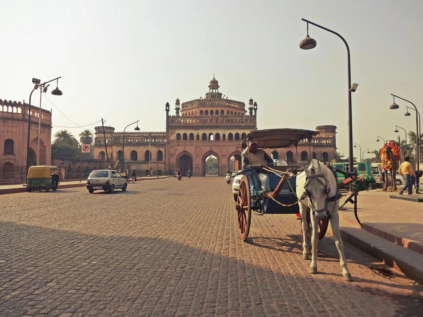 From Lucknow: 1 Day Tour With Private Car & Driver